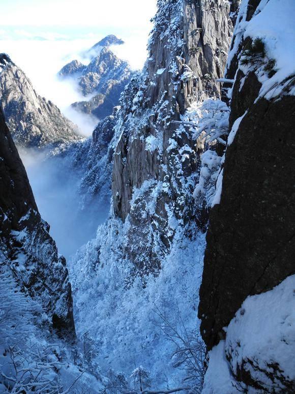 冬游黄山流连于浩瀚雪景,邂逅冬季黄山独特的尊容,韵味与旋律.